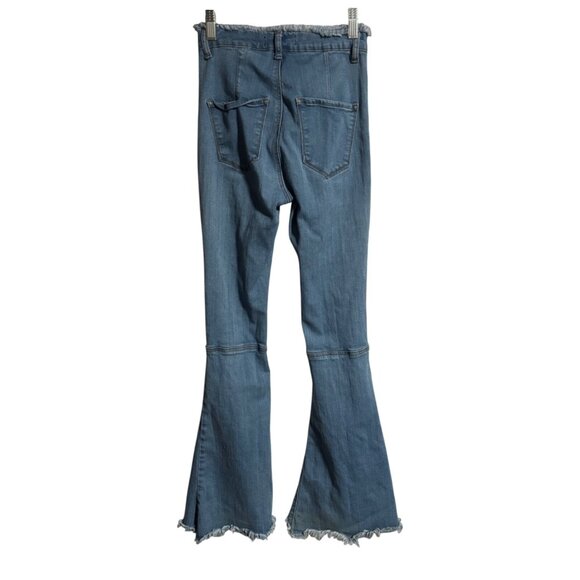 Akira Distressed Flare Jeans Womens Juniors Size 3/25 Light Wash Measures 24x33 - Picture 2 of 10